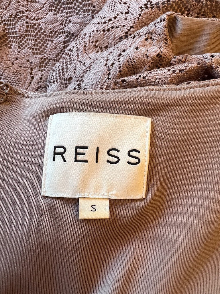 661497