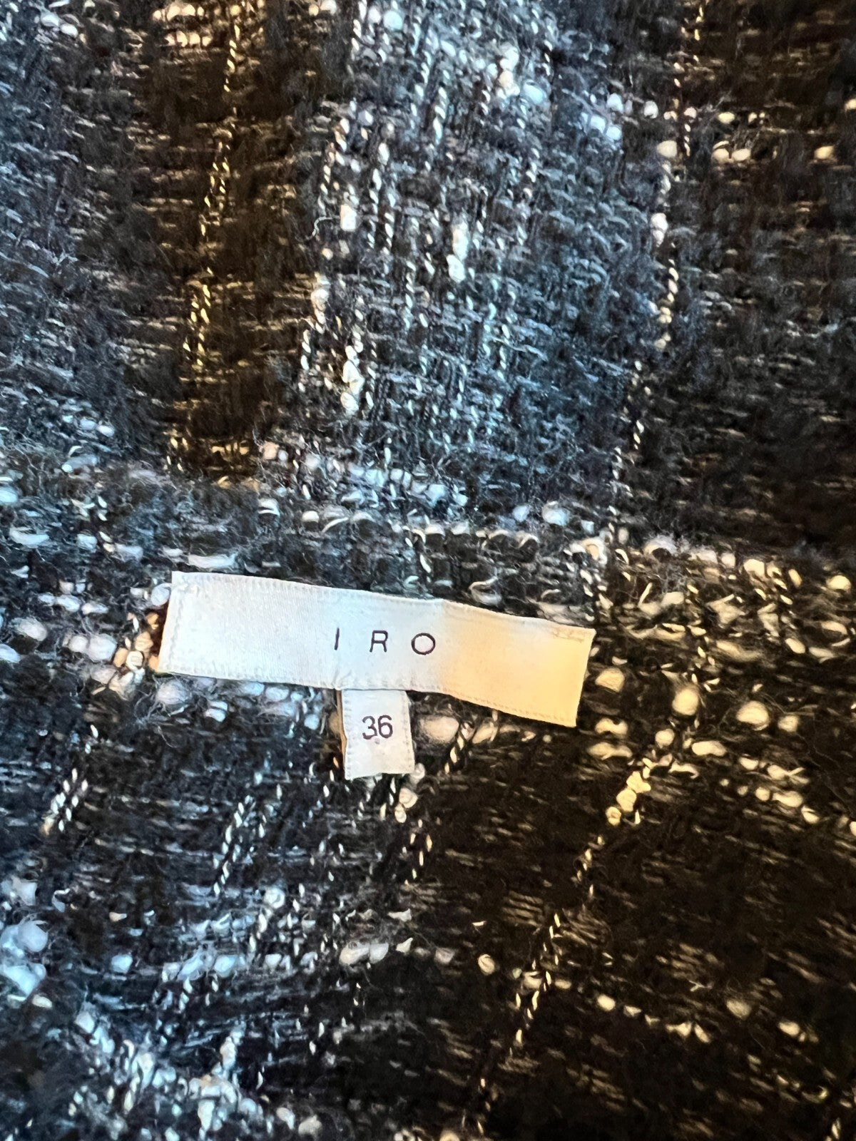 661877