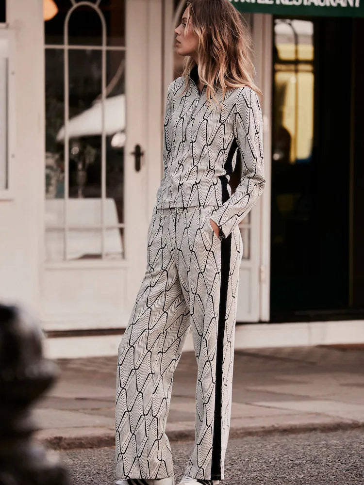 Mint Velvet Monochrome Wave Zip-Neck Top UK 8/10