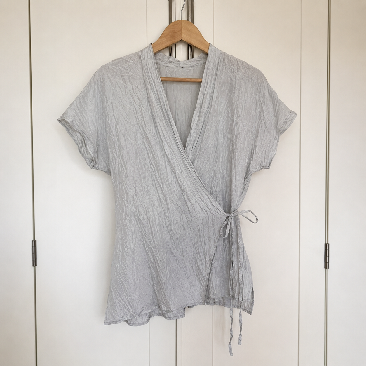 OSKA Pale Silver Grey Crinkled Silk Wrap Blouse Size 1 UK 8–10